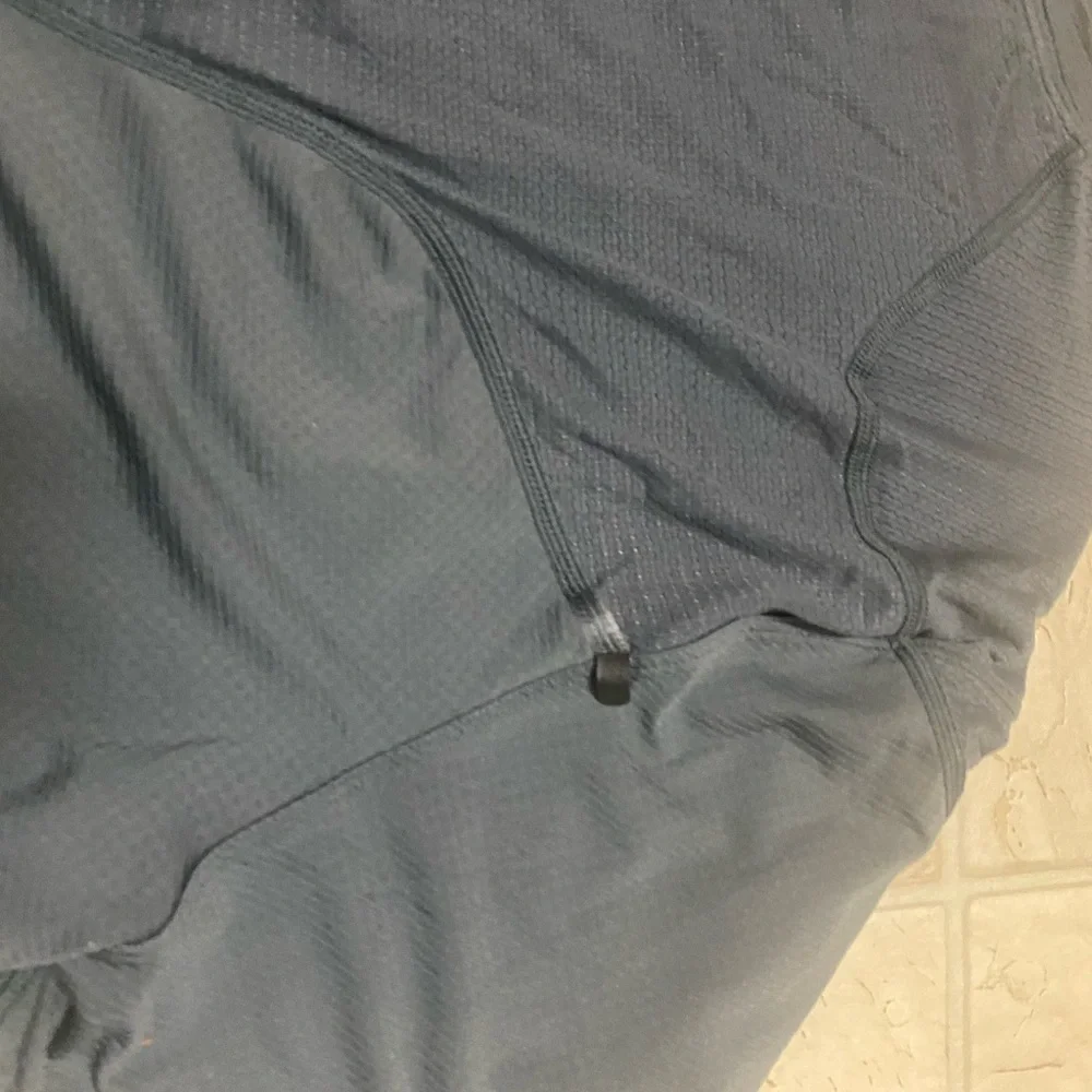 Lululemon Metal Vent Tech Short Sleeve Top Sz XL Distressed.GUC - Picture 8 of 10